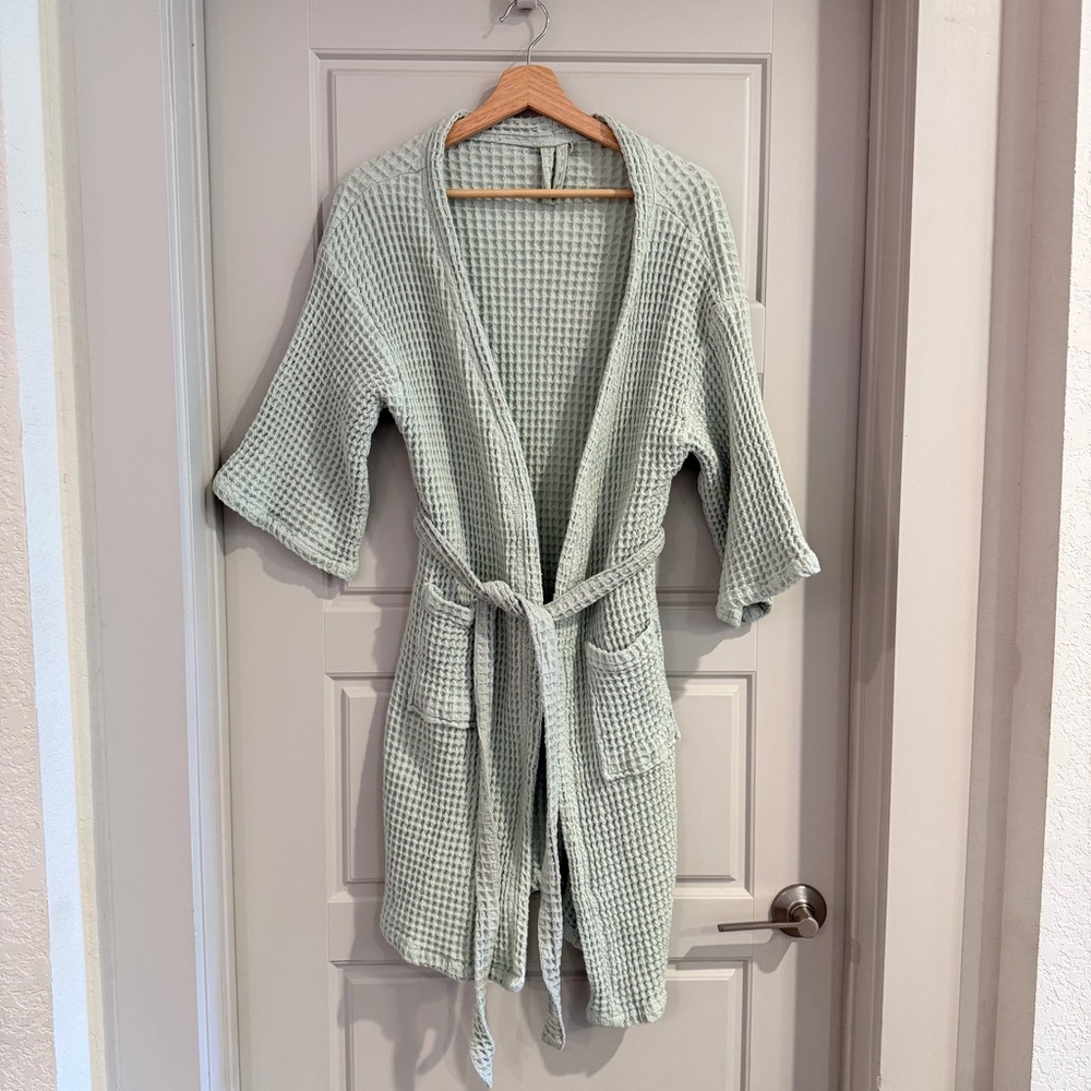 Elegant Waffle Knit Robe in Soft Green